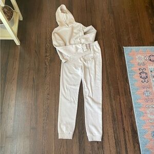 Amazon beige sweatshirt/pants set